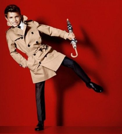 O Romeo Beckham στη νέα Burberry καμπάνια