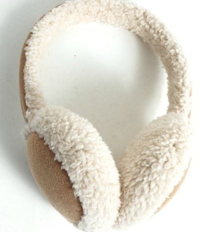 Τα earmuffs από sheepskin του brand Doca