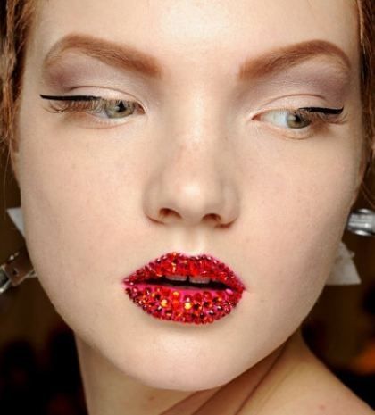 Backstage Beauty: το μακιγιάζ στο show Dior Couture