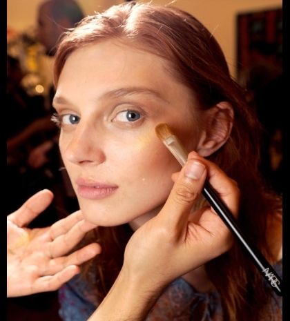 Concealer: πώς θα το φορέσετε σωστά