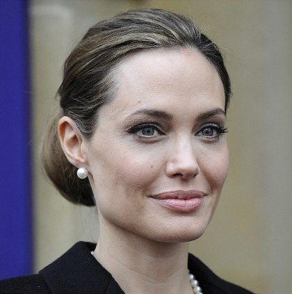 Η Angelina Jolie μεγάλωσε: Δείτε τη star με γκρίζα μαλλιά και ρυτίδες