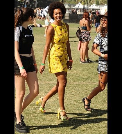 Solange Knowles: με λεμονί print στο Coachella