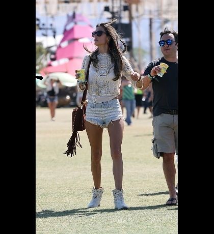Alessandra Ambrosio: με δαντέλα και καυτό σορτσάκι στο Coachella