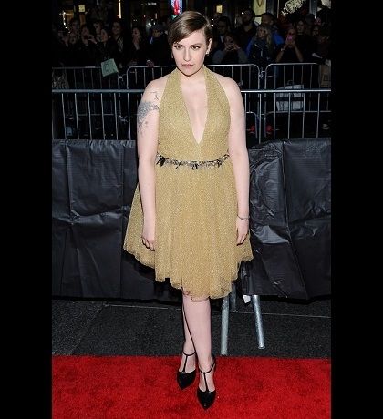 Lena Dunham: το grunge glam Saint Laurent δεν της ταιριάζει