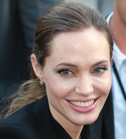 Angelina Jolie: Δείτε την, στα 16 της, να κάνει τα πρώτα της βήματα στον χώρο του modeling