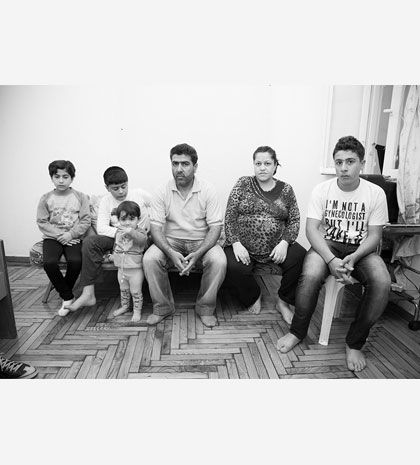 Πώς ζει σήμερα σε ένα δυάρι μια πολύτεκνη οικογένεια προσφύγων από τη Συρία;