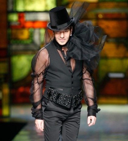 John Galliano: Μόνιμη θέση στον οίκο Oscar de la Renta;