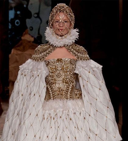 Alexander McQueen και Damien Ηirst σε σύμπραξη