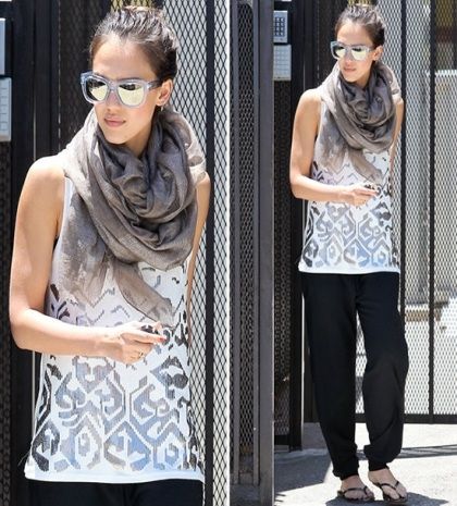 Η Jessica Alba τολμά: Παγιέτες το πρωί!