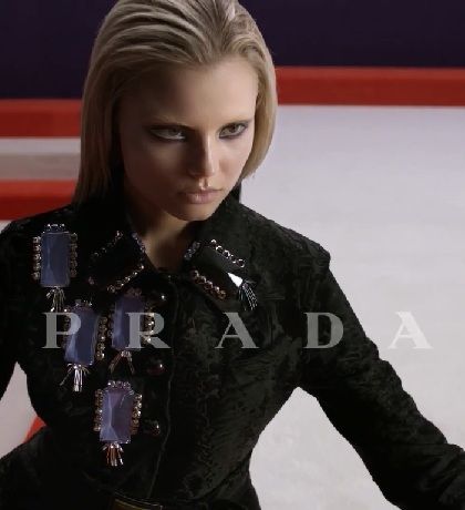 Μια παρτίδα σκάκι με την υπογραφή του οίκου Prada