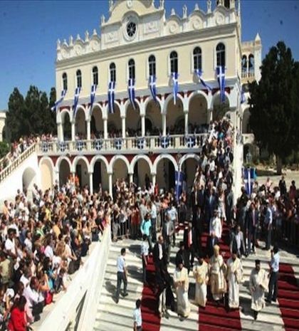 Βοήθεια τους η Παναγιά των πολιτικών μας...