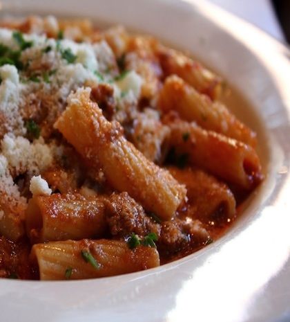 Ριγκατόνι alla Bolognese με πιπεριές