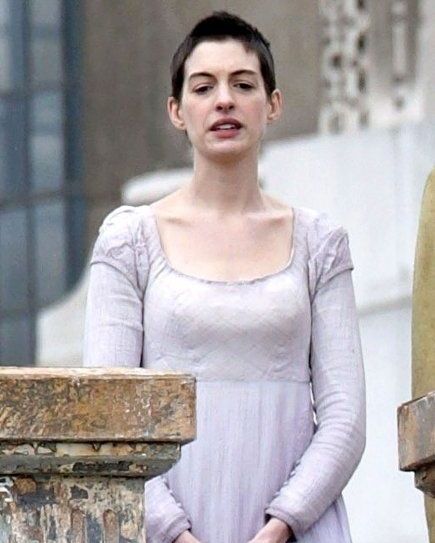 H Anne Hathaway έγινε εντελώς «Άθλια»