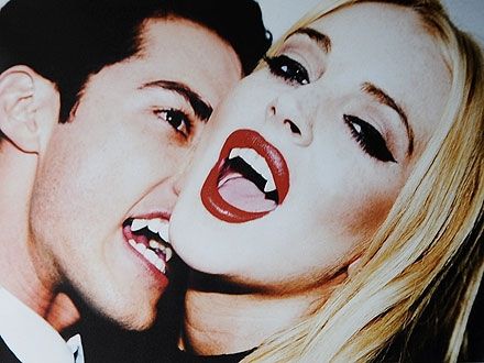H Lindsay Lohan γίνεται βαμπίρ για την τέχνη
