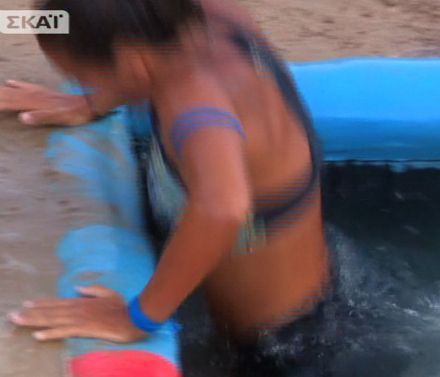 Survivor 2: Ατύχημα για την παίκτρια των Μαχητών. «Βγήκε» το χέρι της Εύης Σαλταφερίδου