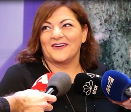 Άστραψε και βρόντηξε η Βίκυ Σταυροπούλου στις κάμερες: «Κλείσε το στόμα σου!»