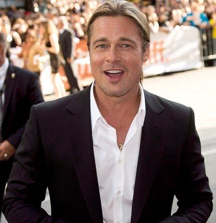 Τρελή για τον Brad Pitt: Ποια superstar βλέπει ακόμη και στα όνειρά της ότι έχει σχέση με τον ξανθό γόη;