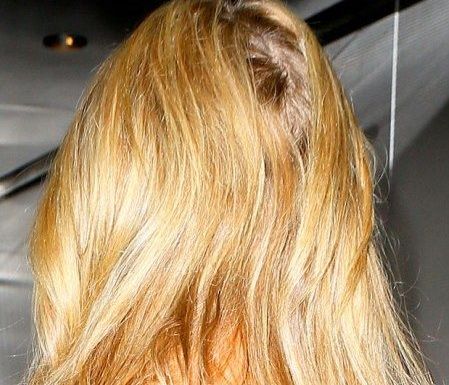 Ε κοπελιά, σου έφυγαν τα extensions! Ποια star είχε αυτό το... μικρό ατύχημα;