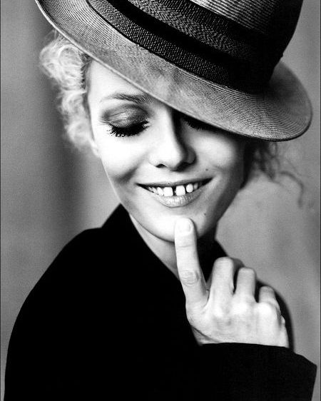 Το «gap-toothed» look επιστρέφει