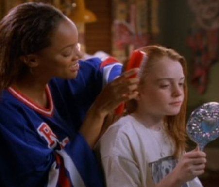 Όταν η Tyra Banks χτένιζε στοργικά την Linsday Lohan