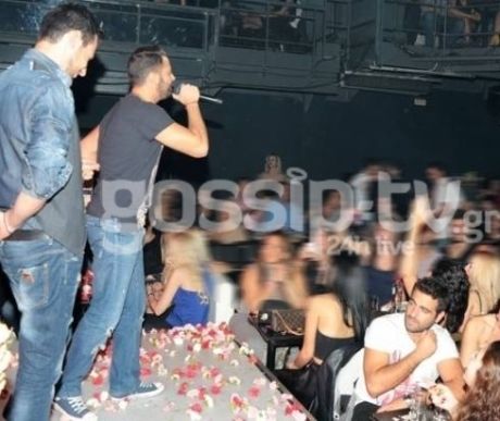 Η Ευαγγελία Αραβανή, η έξοδος και η εμφάνιση έκπληξη του Βρεττού!