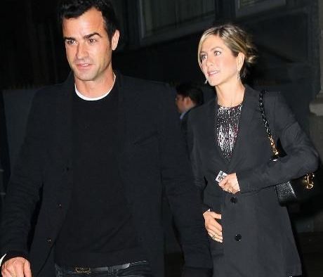 O αυστηρός κανόνας που έθεσε ο Theroux στην Aniston για το γάμο