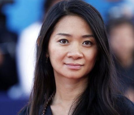 H Chloe Zhao έγινε η πρώτη Ασιάτισσα που κέρδισε βραβείο καλύτερης σκηνοθέτη στις Χρυσές Σφαίρες