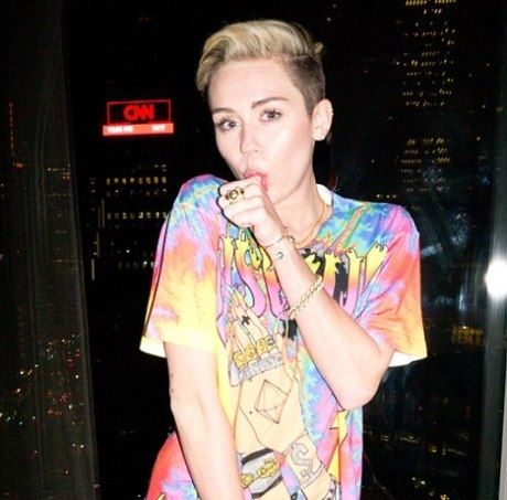 «Μiley Cyrus είσαι απειλή για το γυναικείο φύλο»! Ποια διάσημη τραγουδίστρια το είπε;