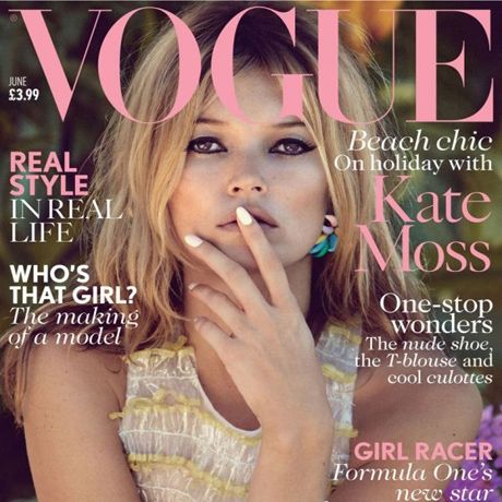 Συμβαίνει τώρα: Η Kate Moss αναλαμβάνει ρόλο fashion editor!