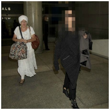 Αυτά είναι! Ποια star εθεάθη με την γκουρού της μετά από προσκύνημα στην Ινδία;