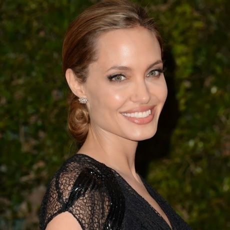 Αngelina Jolie: Γιατί είναι έξαλλη με τη Sandra Bullock;