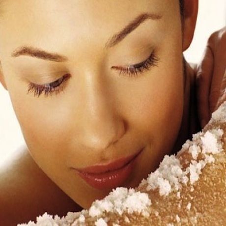 Φτιάξτε μόνες σας scrub σώματος με προϊόντα που έχετε στην κουζίνα σας!
