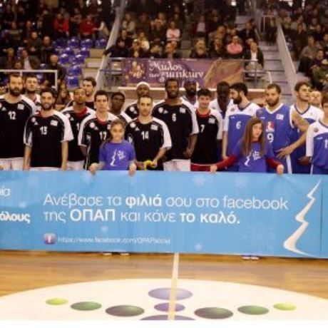 Τρίποντα φιλιών από τους παίκτες της ομάδας μπάσκετ του Παναθηναϊκού