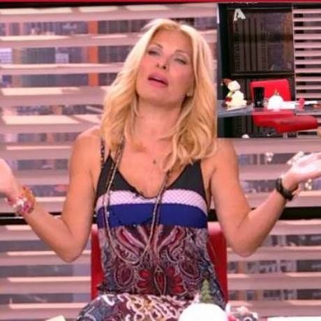 Η Μενεγάκη στο «Δέστε τους» και … το σέξι ατύχημά της!