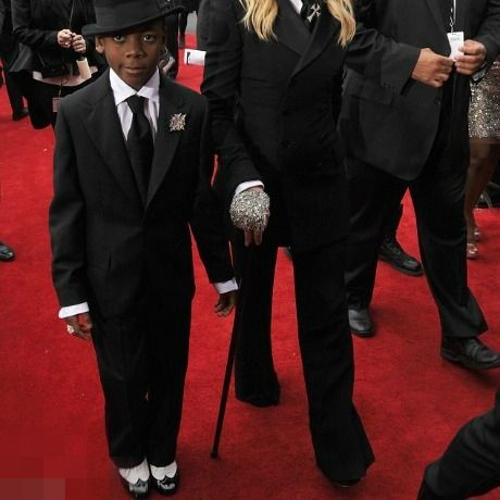 Δείτε τη Madonna…γερασμένη και με το ίδιο outfit με τον γιό της