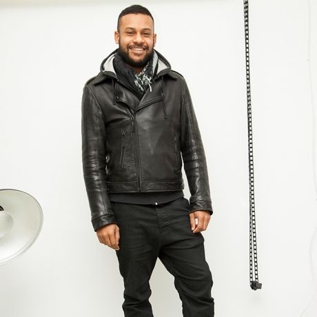Matthew: Ένα πολύ κομψό, casual total black