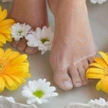 Ξεκουράστε τα πόδια σας με υλικά από την κουζίνα σας!