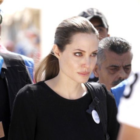Angelina Jolie: Από το κόκκινο χαλί σε καταφύγιο προσφύγων στο Λίβανο