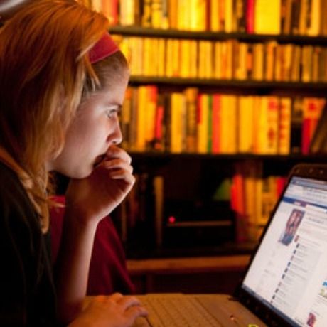 Σας χώρισε μέσω sms ή facebook; Δεν είστε οι μόνες