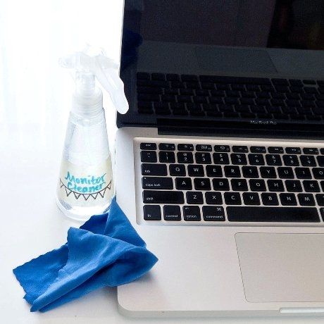 Φτιάξτε ένα super spray για να καθαρίσετε την οθόνη του υπολογιστή σας