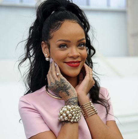 Rihanna: Αφού άκουσε το κράξιμο του αιώνα, κάνει τα πάντα για να γίνει και πάλι αγαπητή