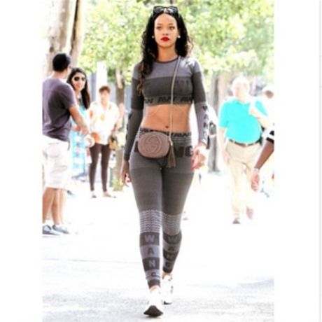 Alexander Wang for H&M:H Rihanna στους δρόμους της Νέας Υόρκης με σύνολο από την συλλογή