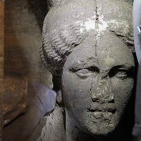 Αμφίπολη: Ποιον προστάτευαν οι δύο Καρυάτιδες;
