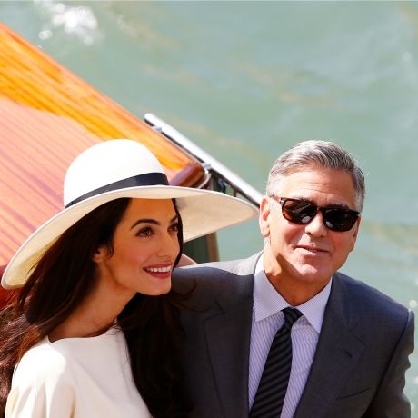 Αmal Alamuddin: Τι φόρεσε η γυναίκα του George Clooney στον πολιτικό τους γάμο;
