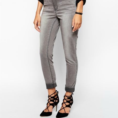Με τι παπούτσια να συνδυάσω τα skinny jeans για να ντυθώ πιο πρωτότυπα;
