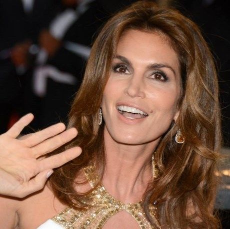 Είναι ολόιδιες: Η κόρη της Cindy Crawford όσο μεγαλώνει γίνεται... σωσίας της!