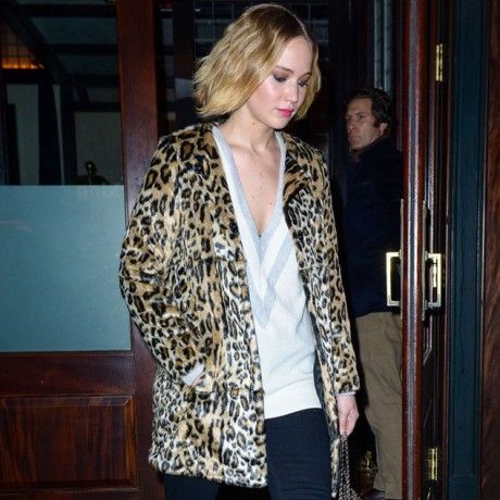 Ποια Jennifer Lawrence; Δείτε γιατί ο σωματοφύλακάς της κλέβει τα φλας σε κάθε εμφάνιση!