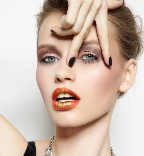 Πρωτοχρονιάτικο lip trend: Χρυσά χείλη. Τολμήστε κάτι διαφορετικό!