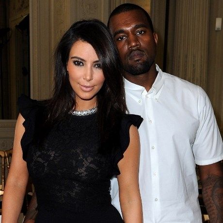 Όποιος έχει τη μύγα…: Τι έκανε πάλι η Kim Kardashian για να μας πείσει πως ΔΕΝ χωρίζει;