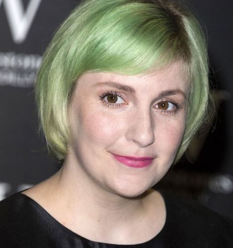 Η Lena Dunham «ξαναχτυπά» με νέο χρώμα στα μαλλιά της!